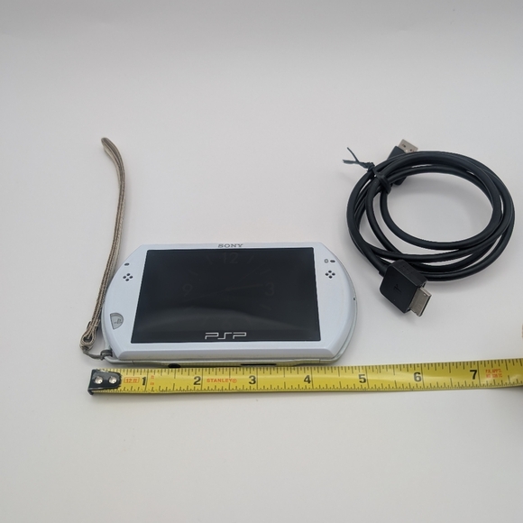 Sony PSP Playstation Portable Go N-1001 Console White with 12 GB memory card - Picture 8 of 12